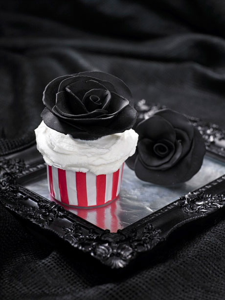 Lily Vanilli black rose cupcakes